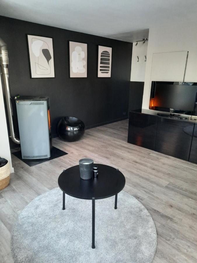 La pinède - Charmante maison de village Hotton Esterno foto